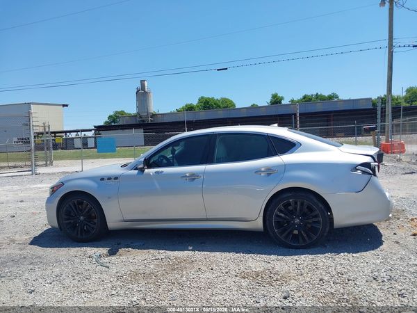 2016 INFINITI Q70 3.7