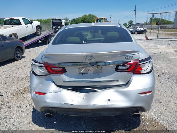 2016 INFINITI Q70 3.7