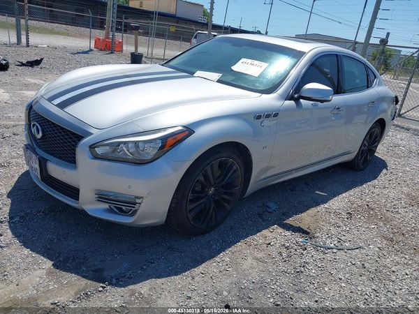 2016 INFINITI Q70 3.7
