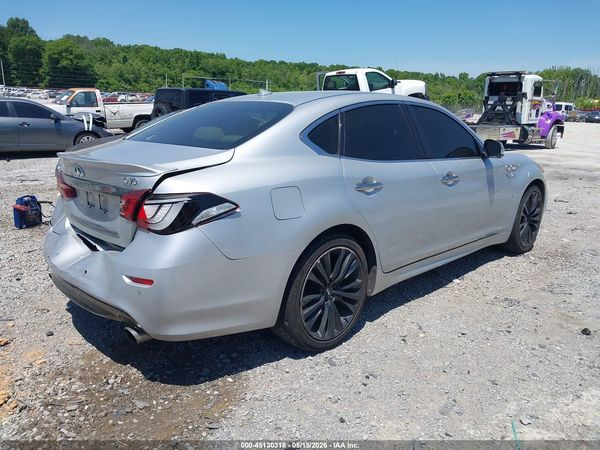 2016 INFINITI Q70 3.7