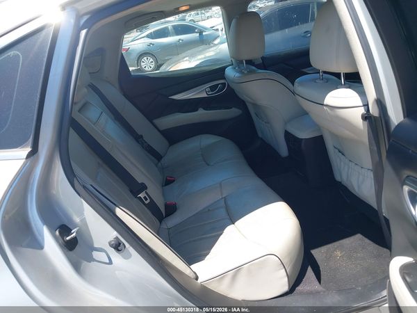 2016 INFINITI Q70 3.7