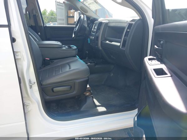 2017 RAM 3500 TRADESMAN  4X4 8' BOX
