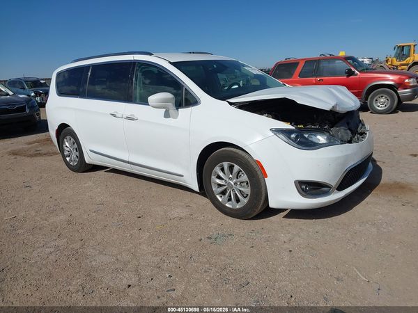 2019 CHRYSLER PACIFICA TOURING L — I1