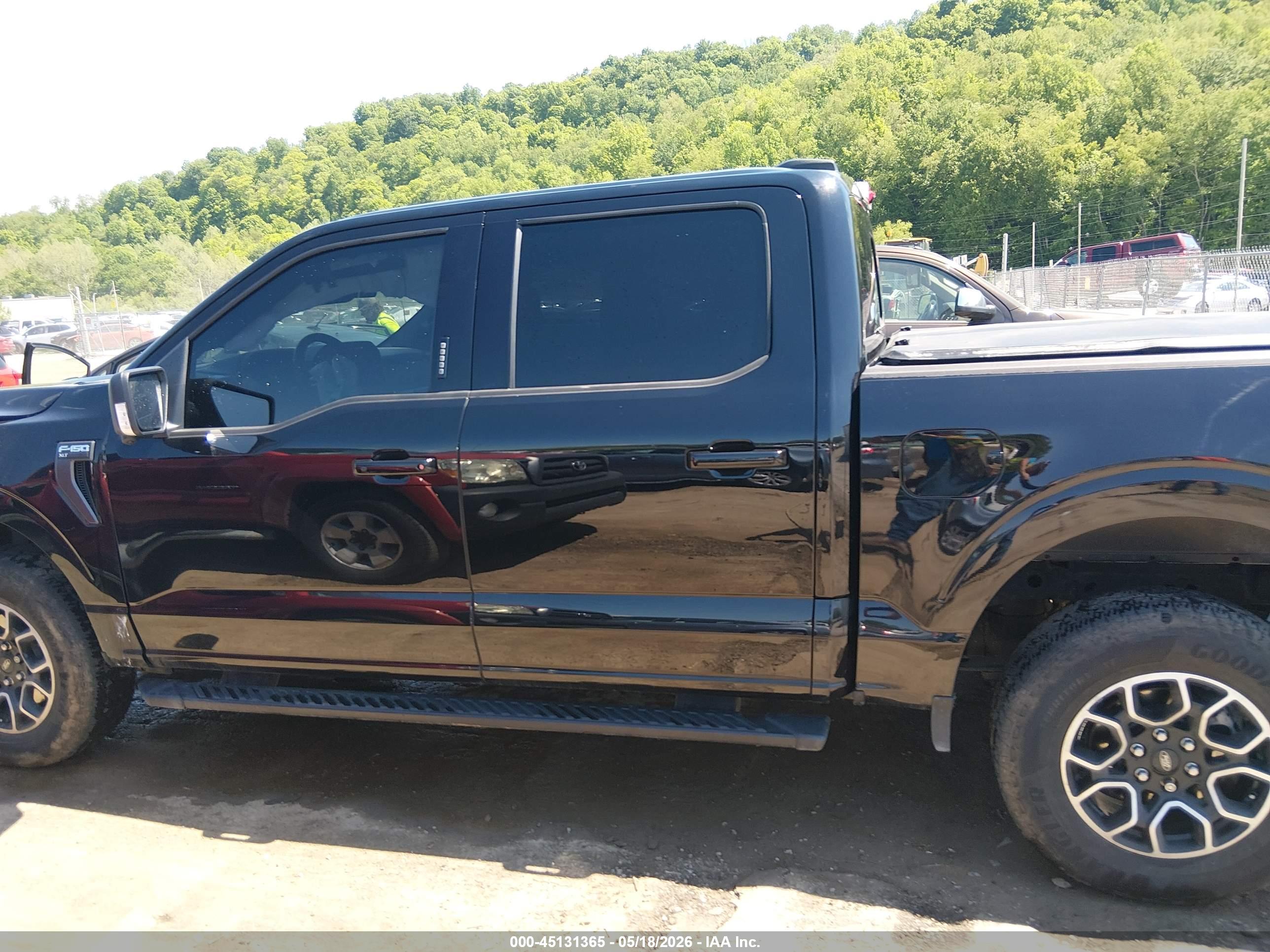 2023 FORD F-150 XLT