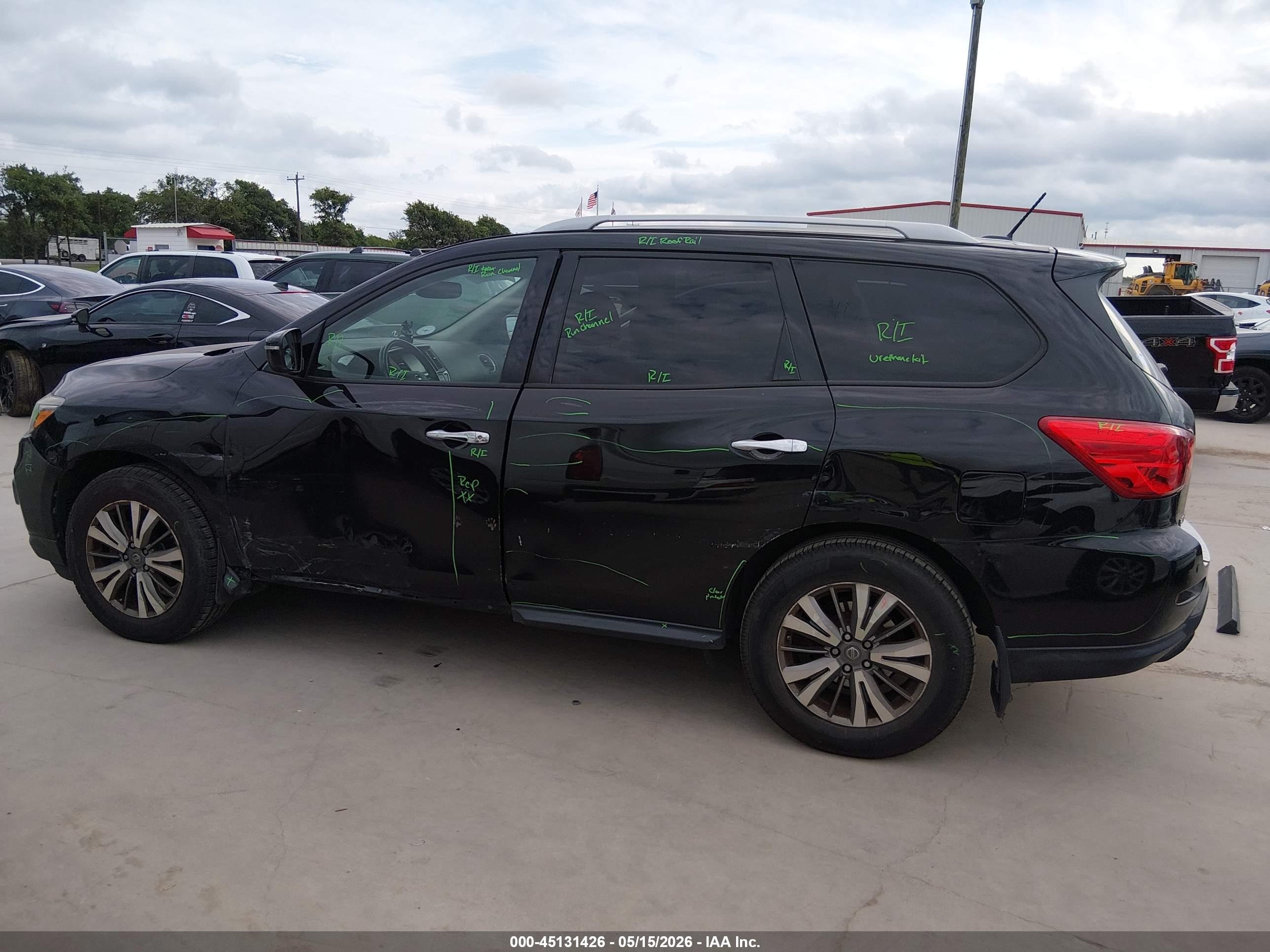 2018 NISSAN PATHFINDER SV