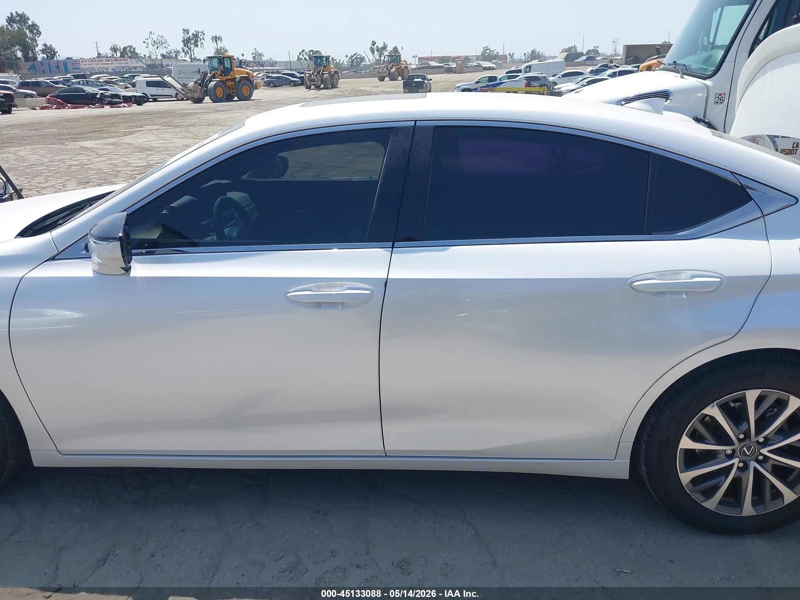 2022 LEXUS ES 300H 300h Base