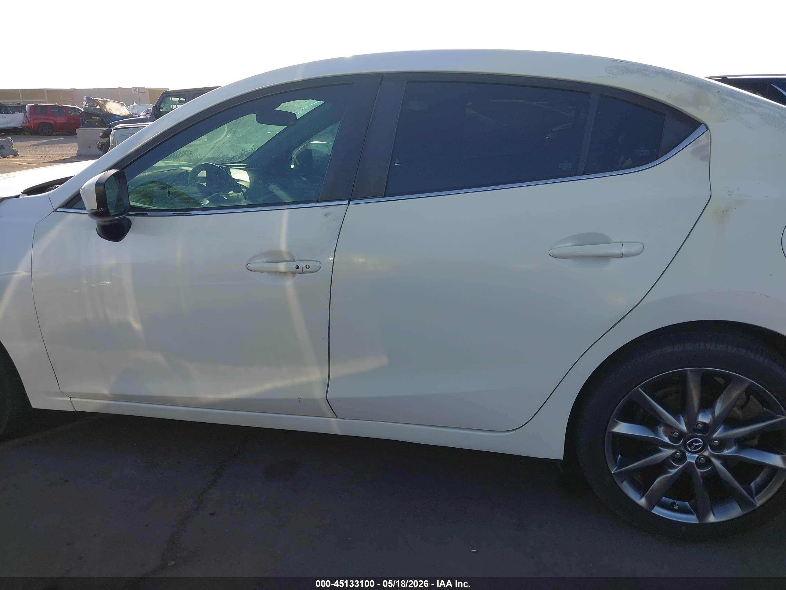 2018 MAZDA MAZDA3 TOURING