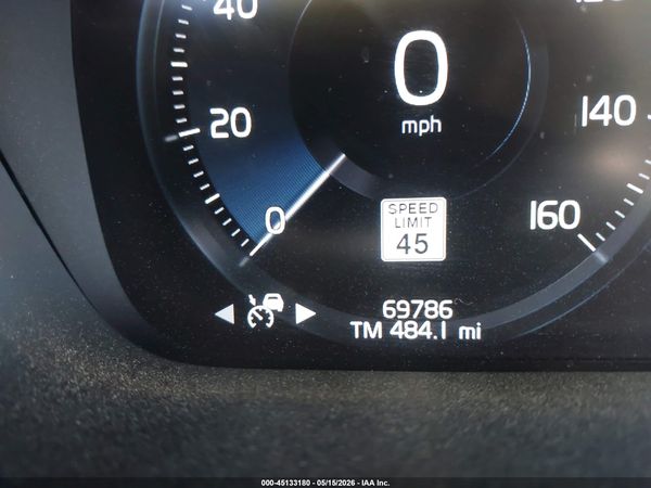 2022 VOLVO XC90 T5 MOMENTUM 7 PASSENGER