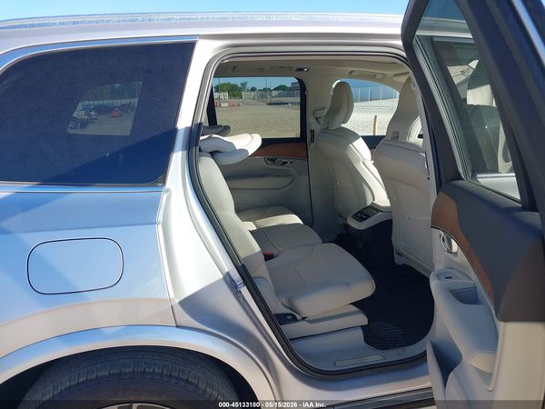 2022 VOLVO XC90 T5 MOMENTUM 7 PASSENGER
