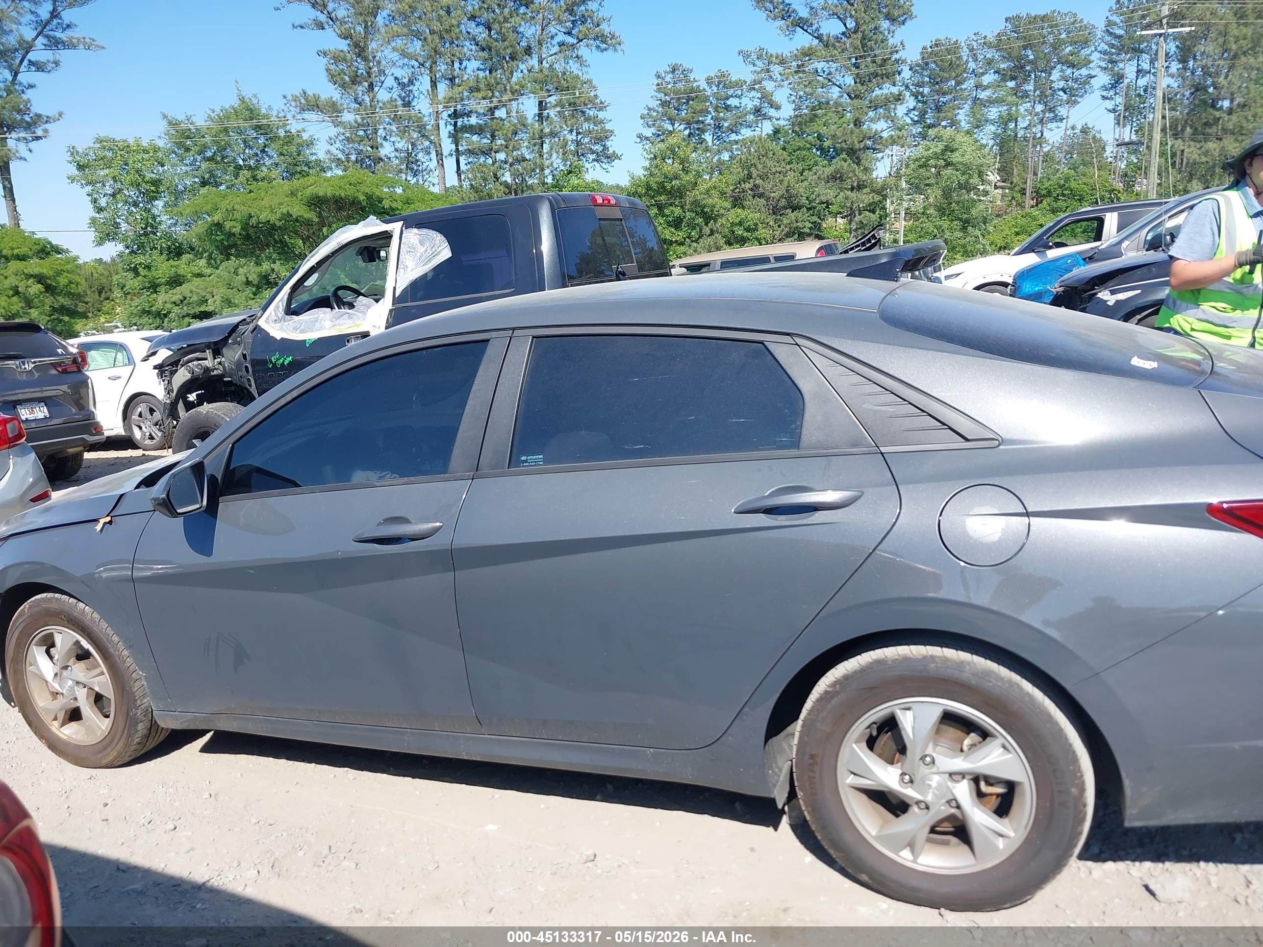 2023 HYUNDAI ELANTRA SE