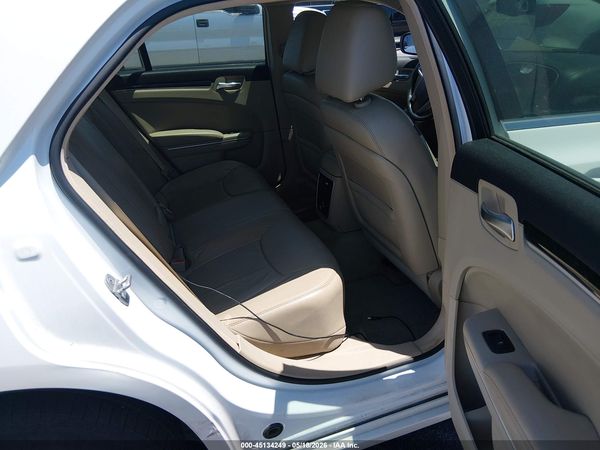 2013 CHRYSLER 300 MOTOWN — I8