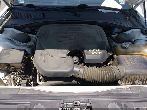 2013 CHRYSLER 300 MOTOWN — I10