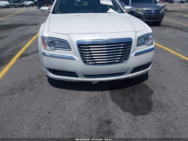 2013 CHRYSLER 300 MOTOWN — I152