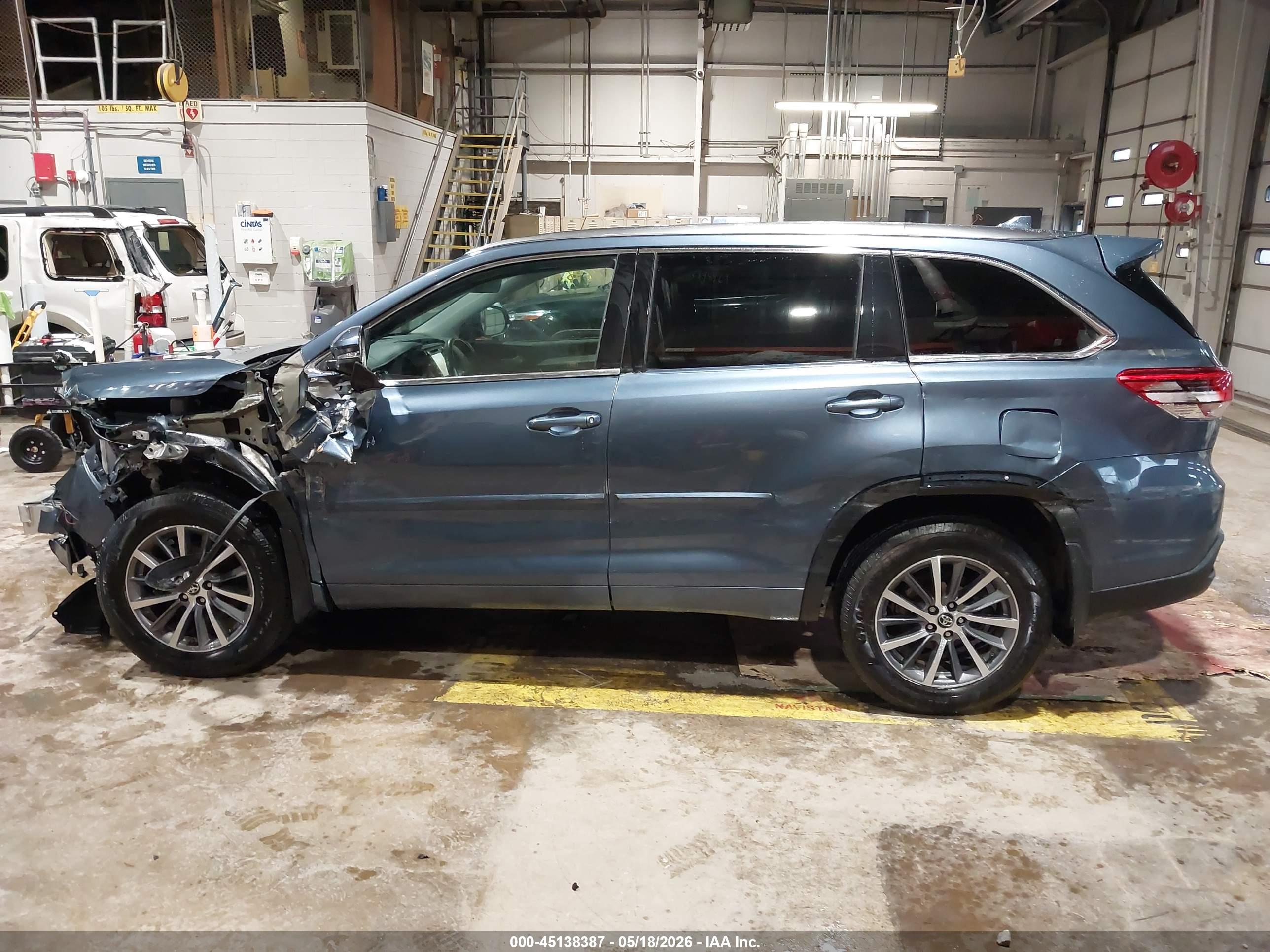 2018 TOYOTA HIGHLANDER XLE