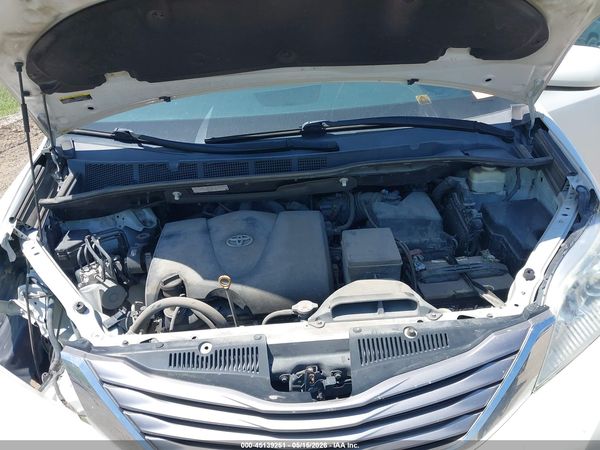 2017 TOYOTA SIENNA XLE 8 PASSENGER