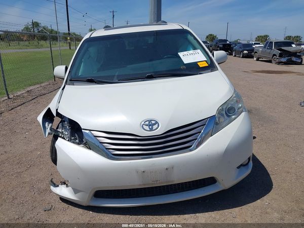 2017 TOYOTA SIENNA XLE 8 PASSENGER