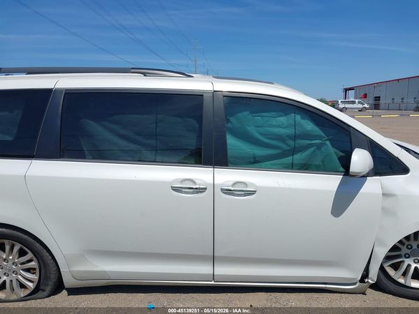 2017 TOYOTA SIENNA XLE 8 PASSENGER