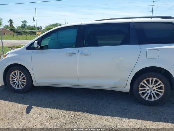 2017 TOYOTA SIENNA XLE 8 PASSENGER