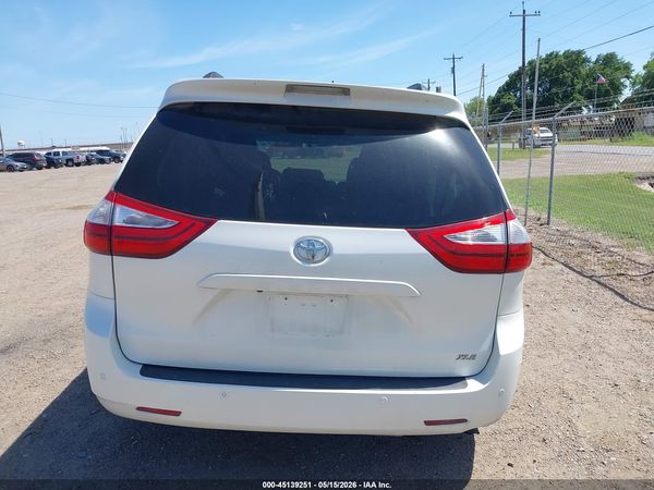 2017 TOYOTA SIENNA XLE 8 PASSENGER