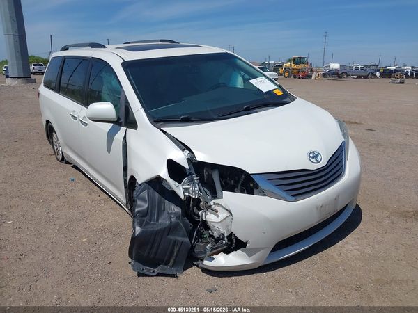 2017 TOYOTA SIENNA XLE 8 PASSENGER