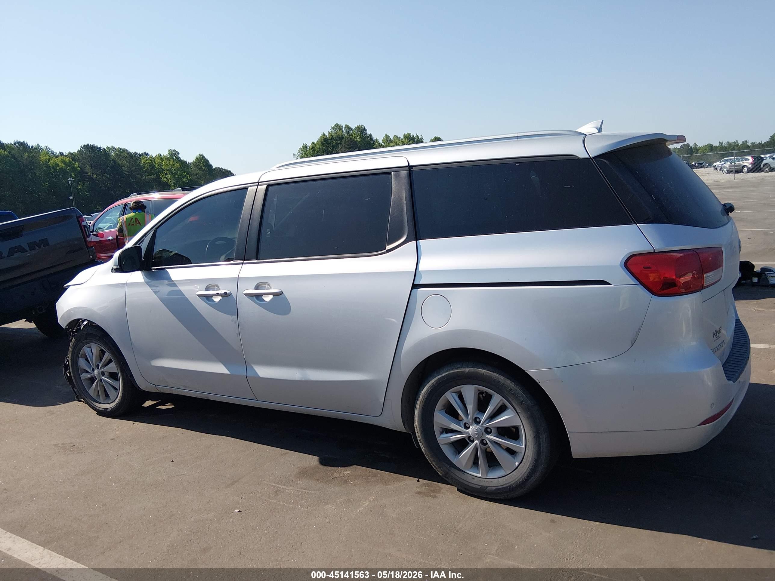 2017 KIA SEDONA LX