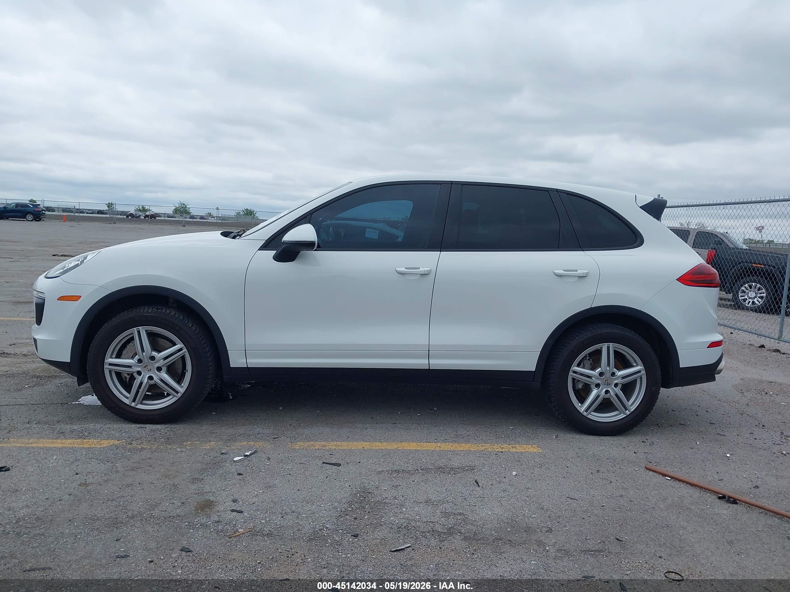 2016 PORSCHE CAYENNE