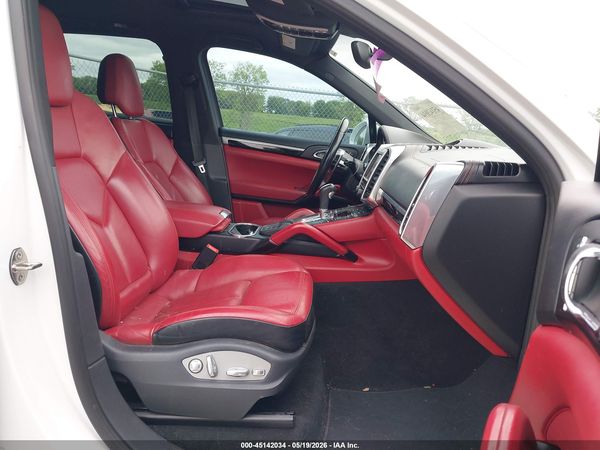 2016 PORSCHE CAYENNE