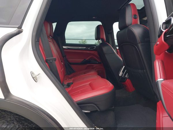 2016 PORSCHE CAYENNE