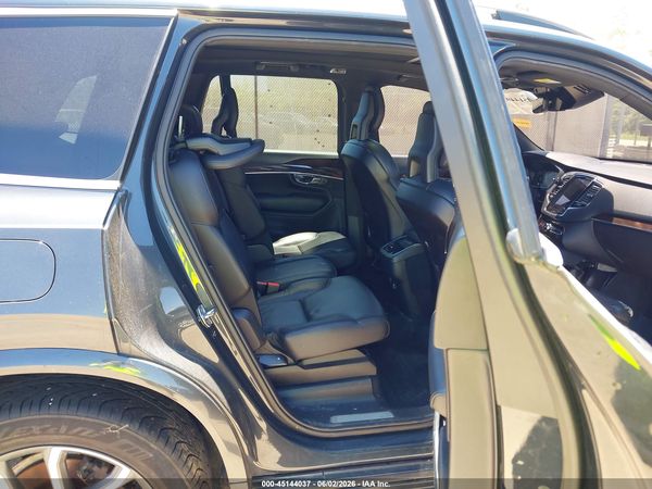 2016 VOLVO XC90 T6 MOMENTUM