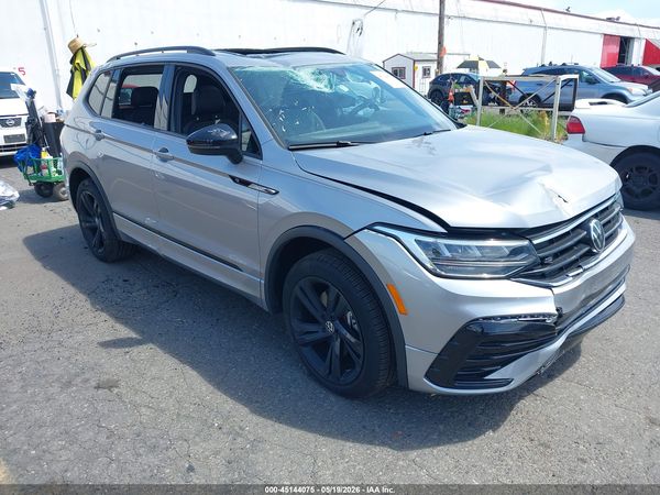 2024 VOLKSWAGEN TIGUAN 2.0T SE R-LINE BLACK — I1