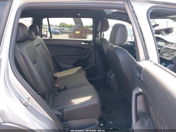 2024 VOLKSWAGEN TIGUAN 2.0T SE R-LINE BLACK — I8