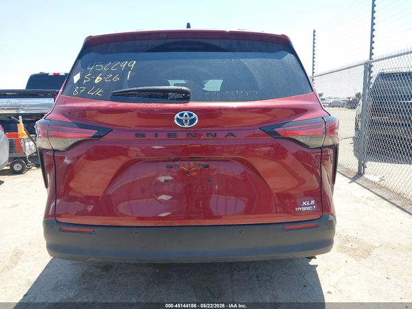 2022 TOYOTA SIENNA XLE