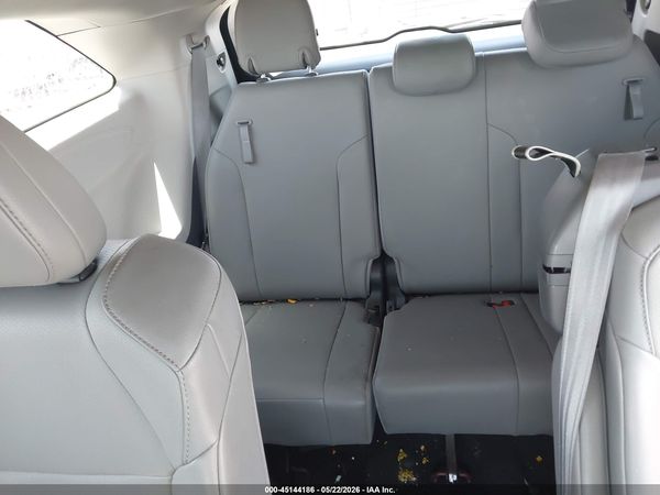 2022 TOYOTA SIENNA XLE