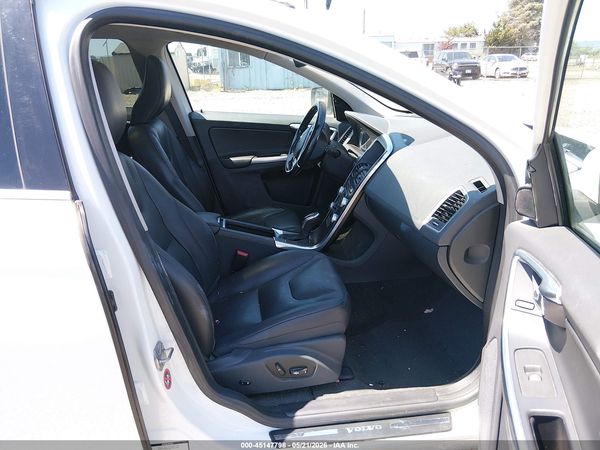2016 VOLVO XC60 T5 DRIVE-E PLATINUM