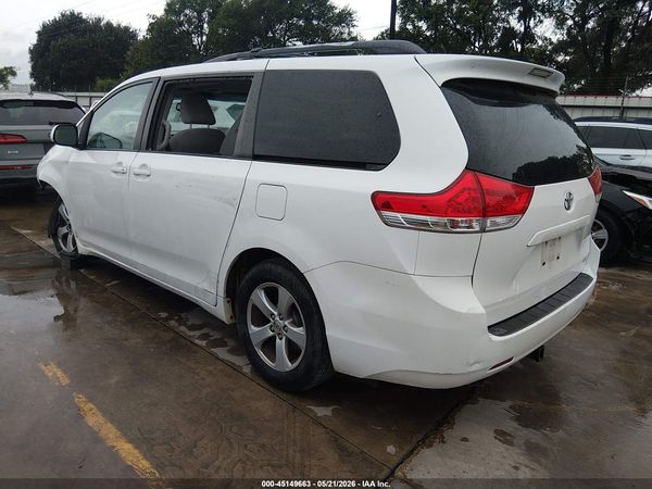 2013 TOYOTA SIENNA LE V6 8 PASSENGER — I3