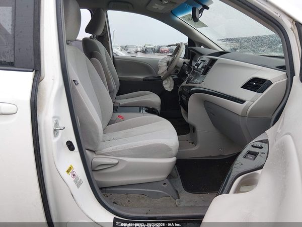2013 TOYOTA SIENNA LE V6 8 PASSENGER — I5