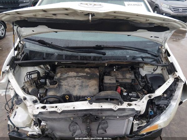 2013 TOYOTA SIENNA LE V6 8 PASSENGER — I10