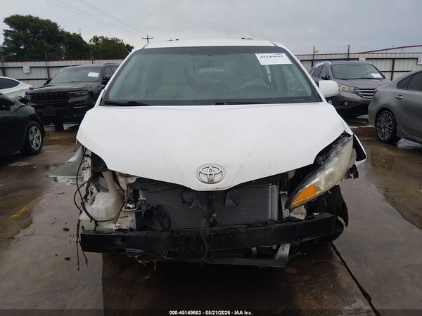 2013 TOYOTA SIENNA LE V6 8 PASSENGER — I115
