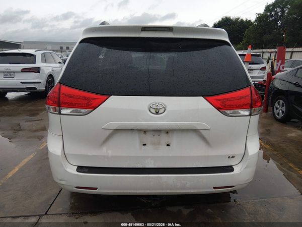 2013 TOYOTA SIENNA LE V6 8 PASSENGER — I119