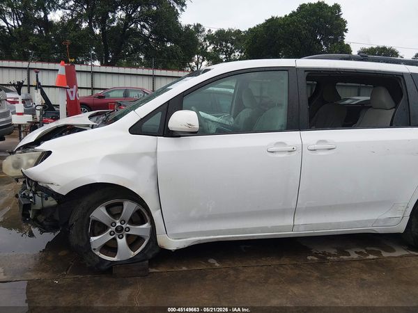 2013 TOYOTA SIENNA LE V6 8 PASSENGER — I152