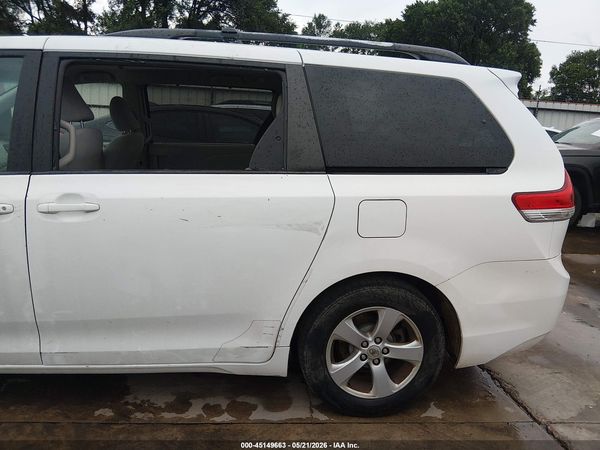 2013 TOYOTA SIENNA LE V6 8 PASSENGER — I153
