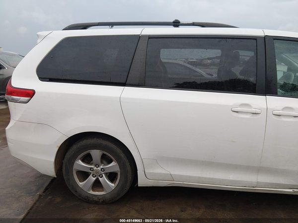 2013 TOYOTA SIENNA LE V6 8 PASSENGER — I155
