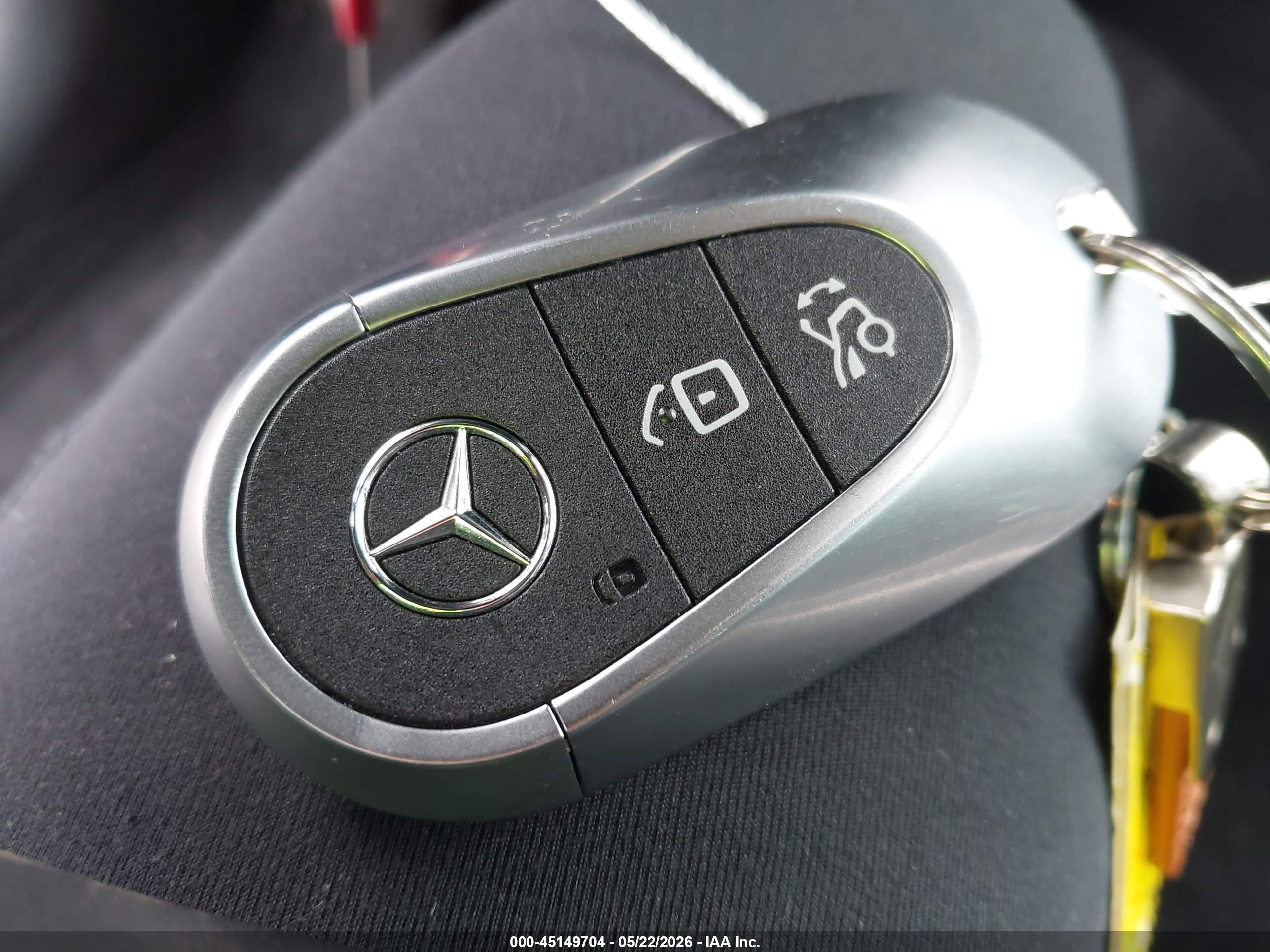 2024 MERCEDES-BENZ C 300
