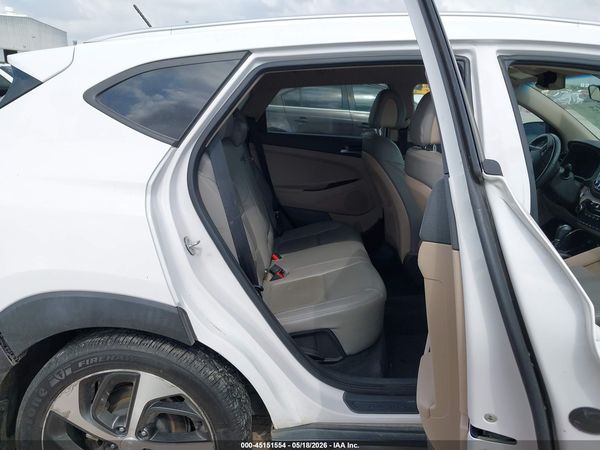 2016 HYUNDAI TUCSON SPORT — I8