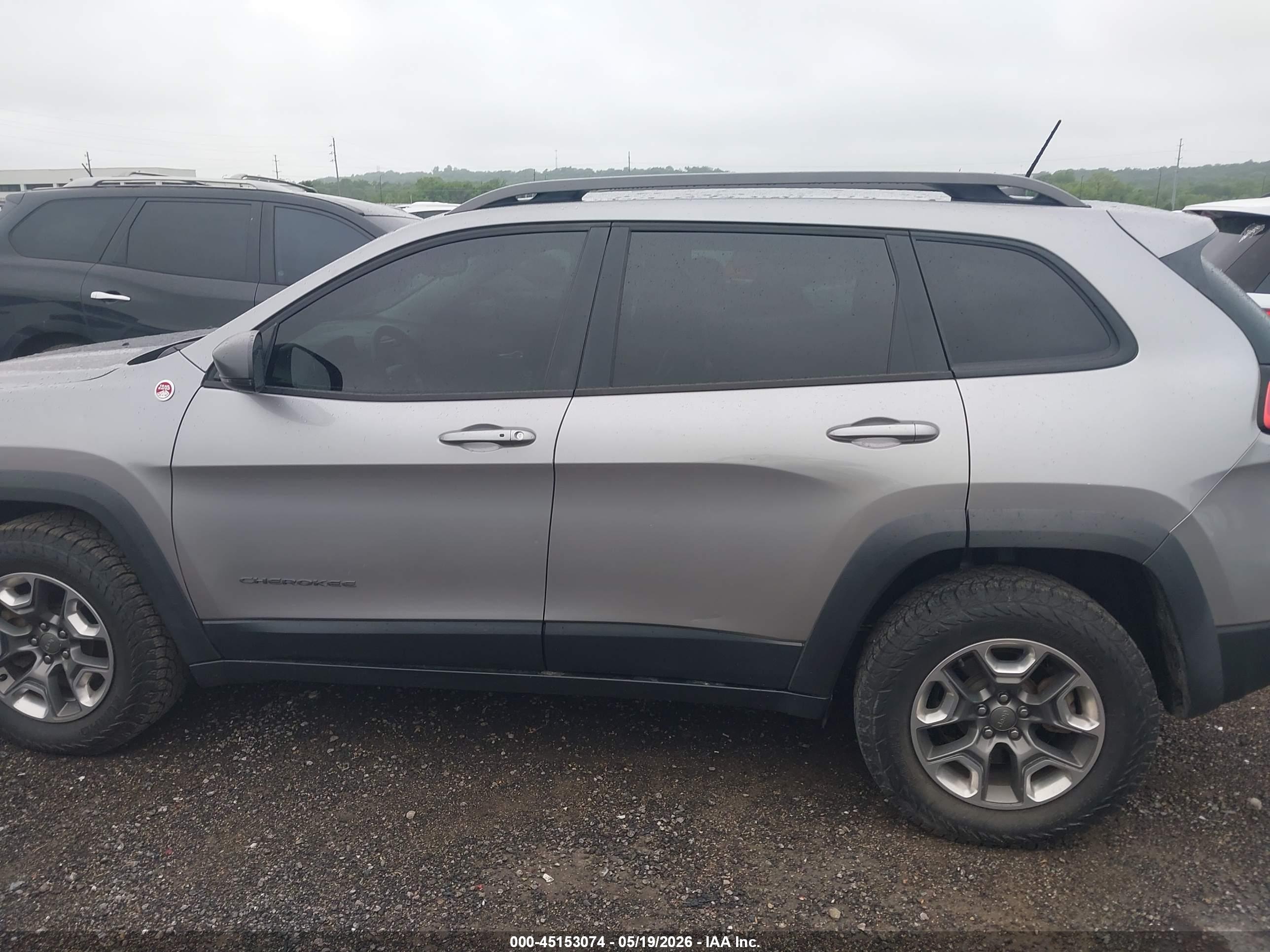 2019 JEEP CHEROKEE TRAILHAWK 4X4