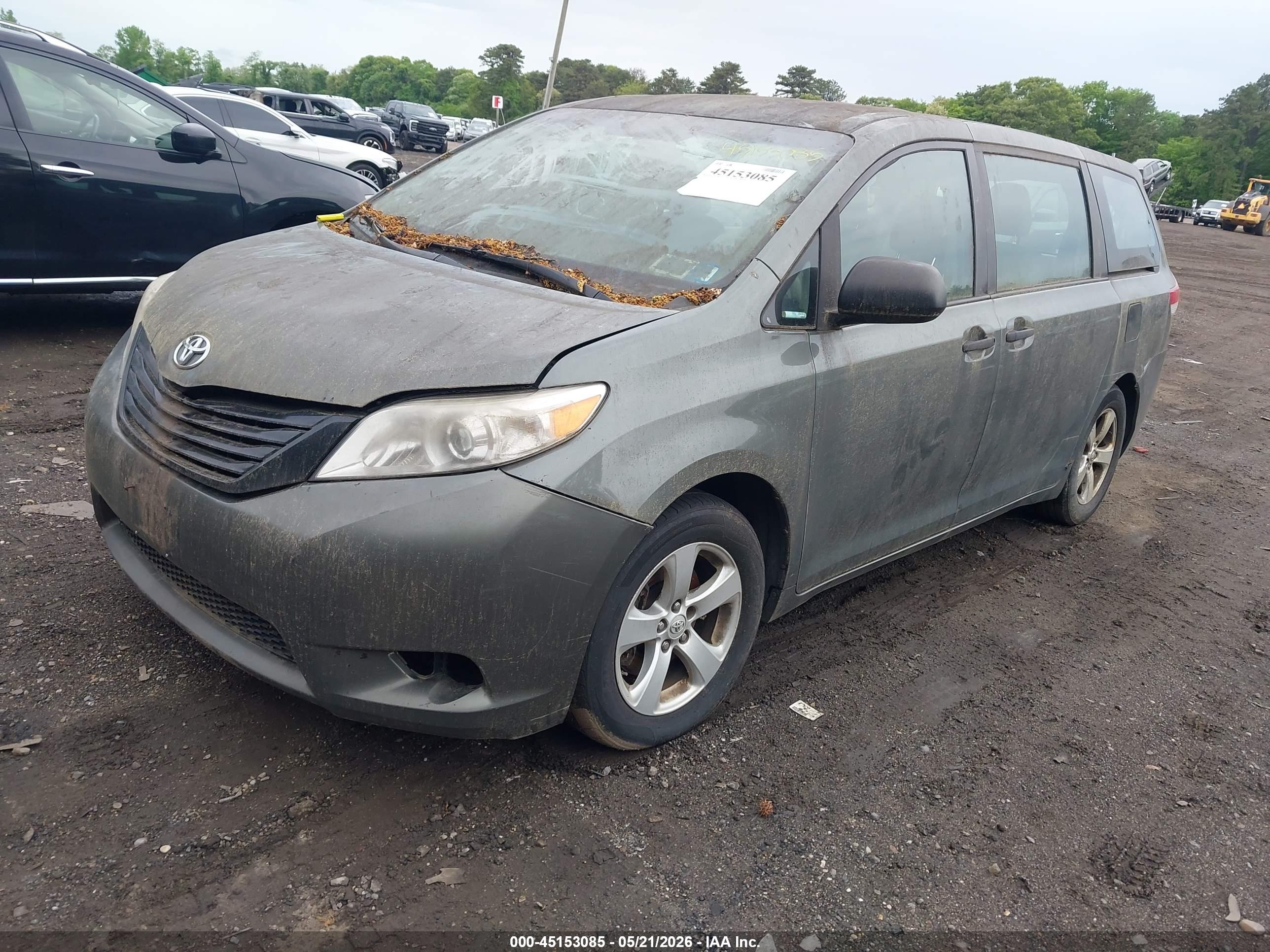 2013 TOYOTA SIENNA L V6 7 PASSENGER — I2