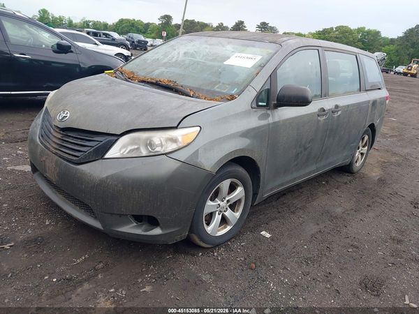 2013 TOYOTA SIENNA — I2