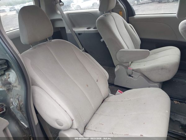 2013 TOYOTA SIENNA L V6 7 PASSENGER — I8