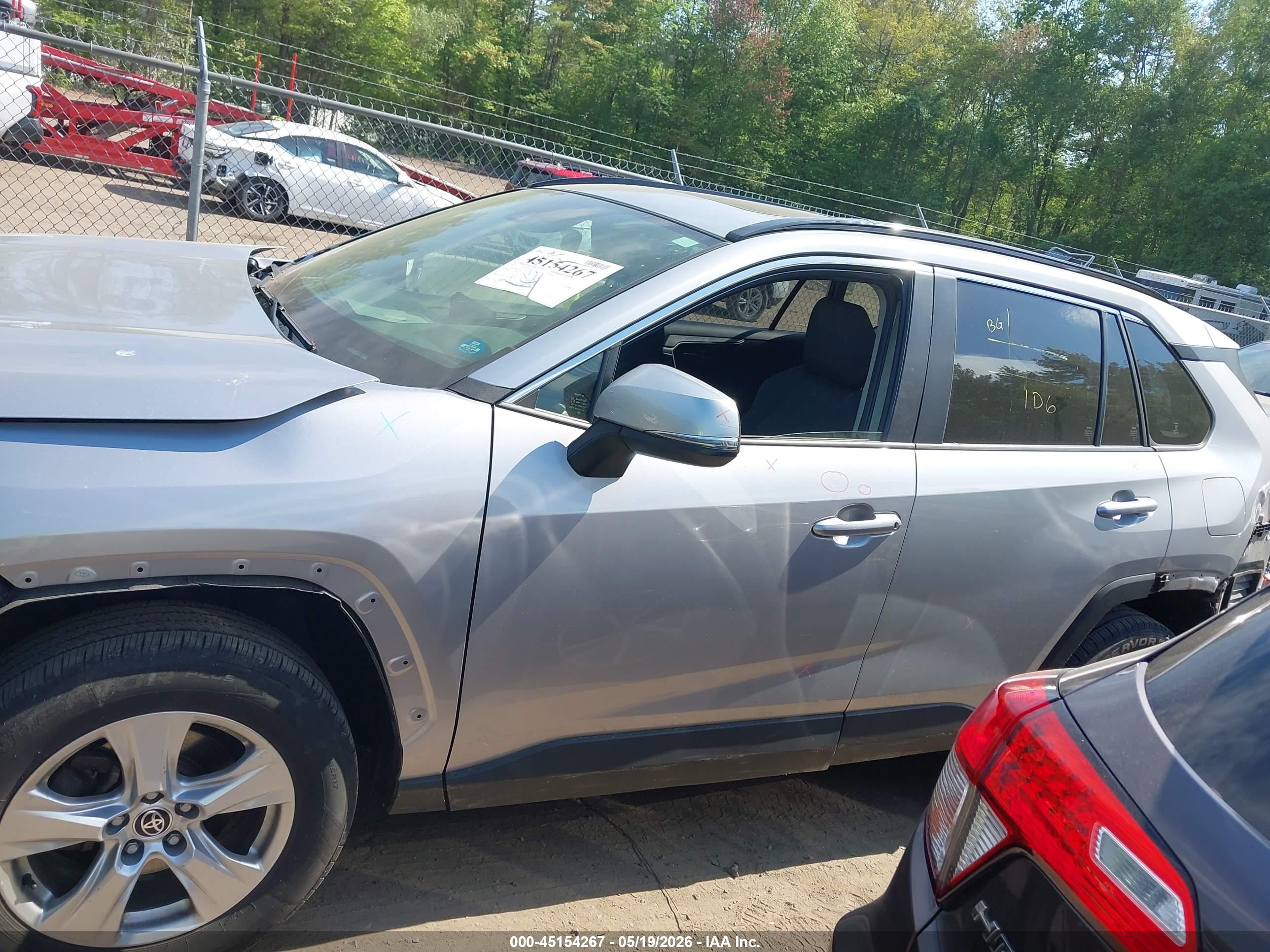 2020 TOYOTA RAV4 XLE