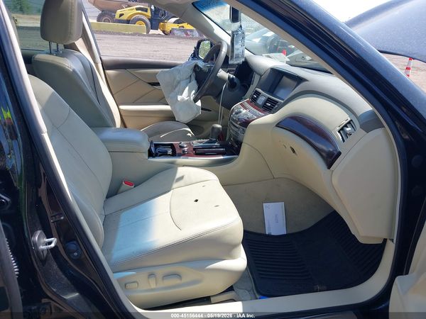2016 INFINITI Q70L 3.7X
